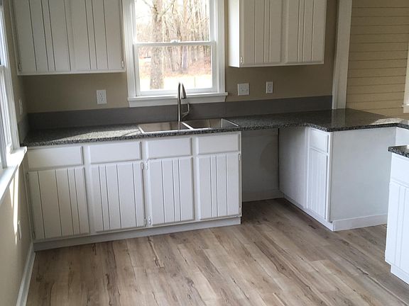 Kitchen with granite coutnertops