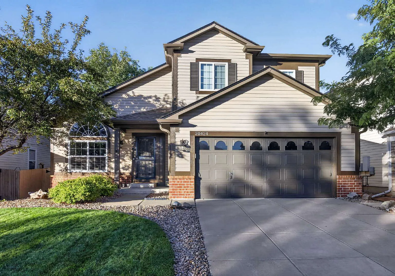 4 bed, 3.0 bath, 2593 sqft, $3,400 — Photo 2