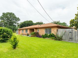 300 Billington St, Clute, TX 77531