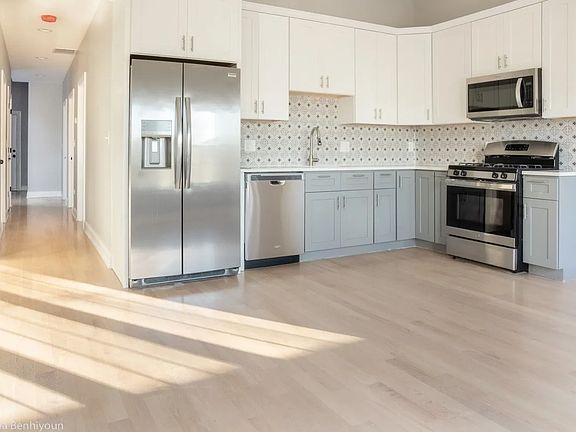 5th image of 1239 N Rockwell St Unit 2