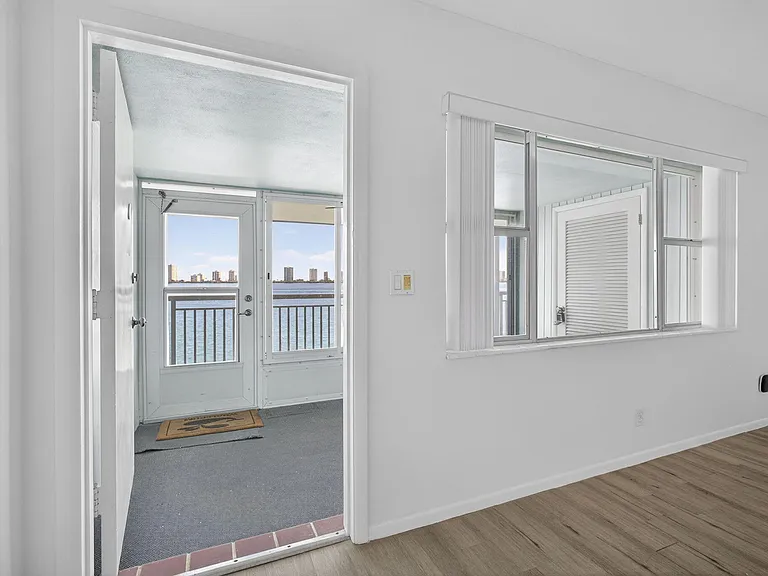 100 Shore Ct #307 — Photo 6