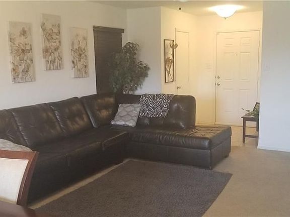 4th image of 1308 Divine Dr