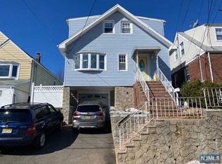 633 3rd St #1, Lyndhurst, NJ 07071