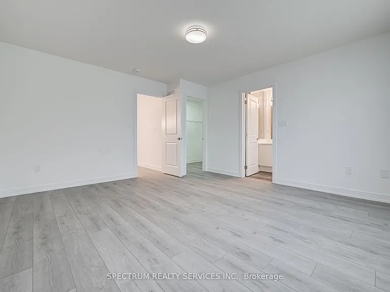 146 Blue Forest Cres — Photo 32