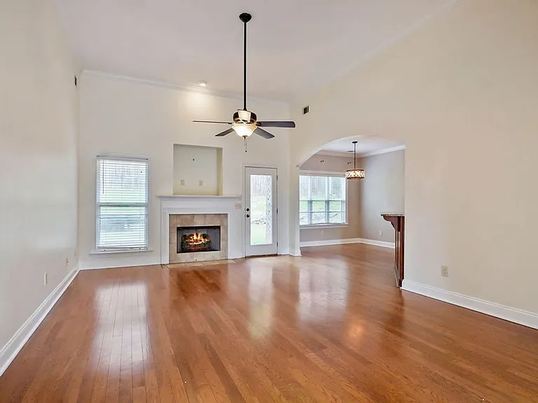 710 Valley St — Photo 11