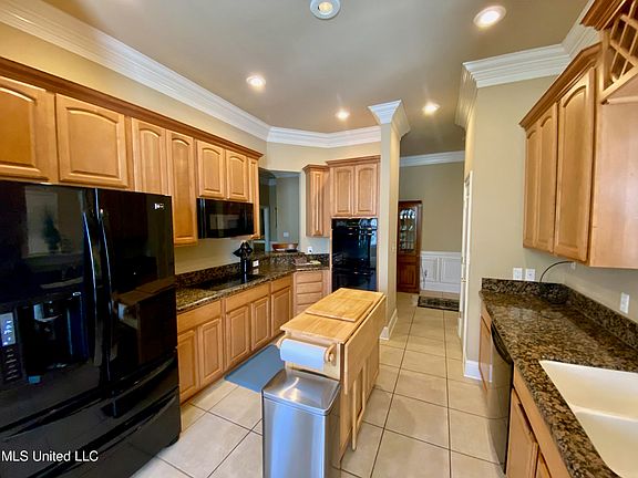 3rd image of 9422 Makiki Dr