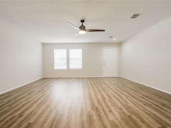 3rd image of 2764 Peach Dr