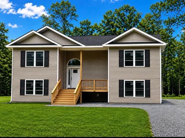125 Franklin Dr, Hawley, PA 18428