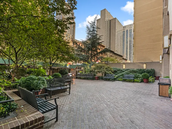 400 East 70th Street image 15 of 16