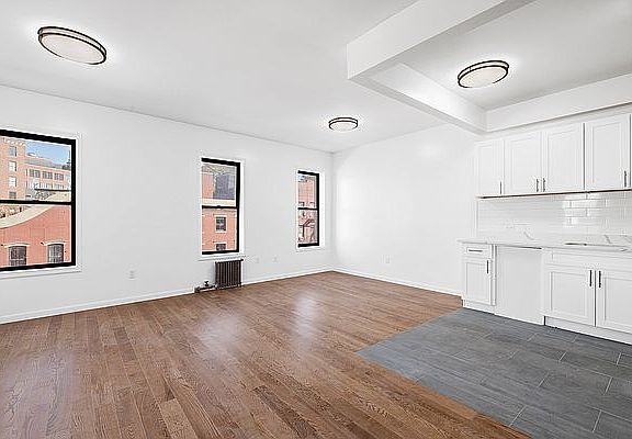 3rd image of 55 Greenwich Ave #8