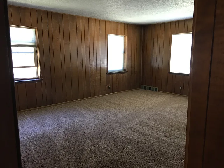 145 N 900 W — Photo 8