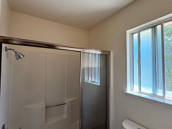 3rd image of 466 Ashwood Ct