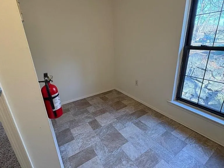 181 Long Hill Rd #8 — Photo 3