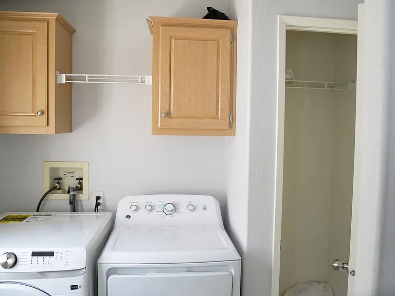 9425 Cherry St — Photo 14