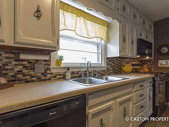 5th image of 2662 Richards Dr SE