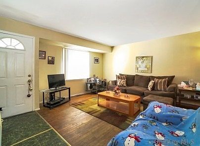 4th image of 2902 Falcon Ave