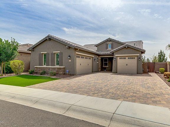 2nd image of 391 E Bellerive Pl