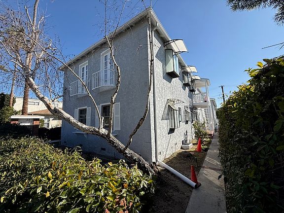 2nd image of 2112 Ocean Park Blvd APT 4