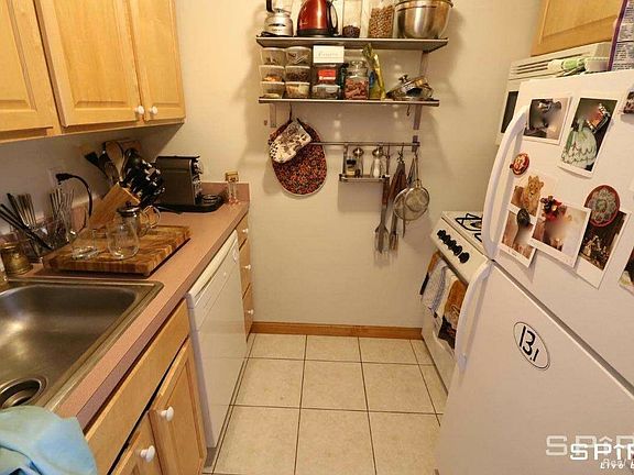 5th image of 255 W 75th St APT 6D