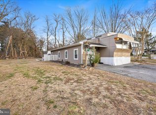 737 Lake Dr, Mount Wolf, PA 17347