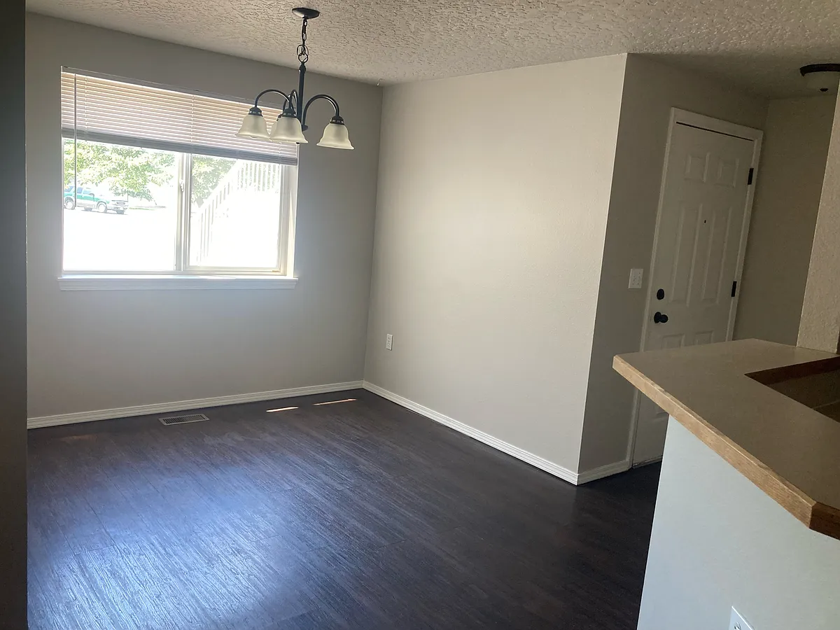Building Photo - 1438 N Bluff Pl #202