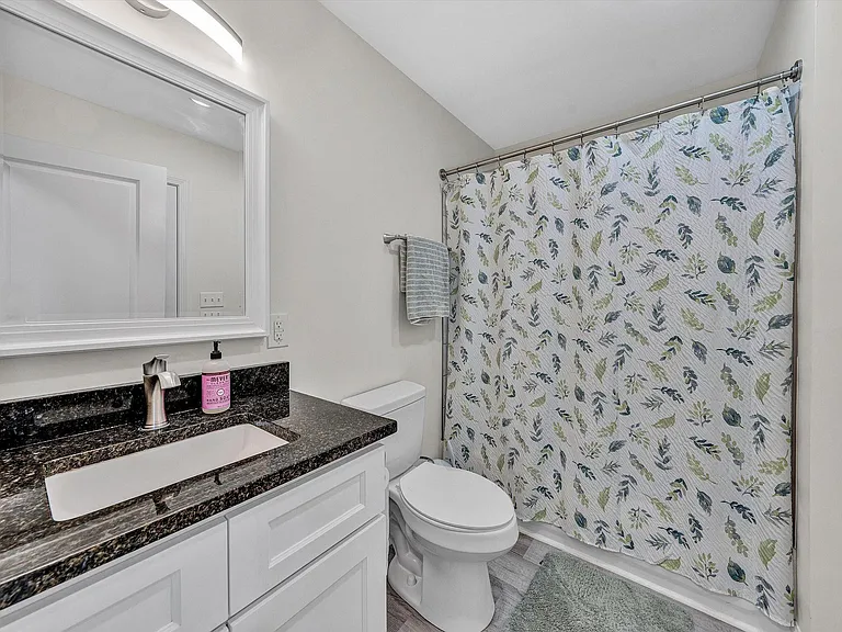 140 W Calhoun St — Photo 23