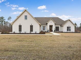 122 Fallen Oaks Dr, Brandon, MS 39047