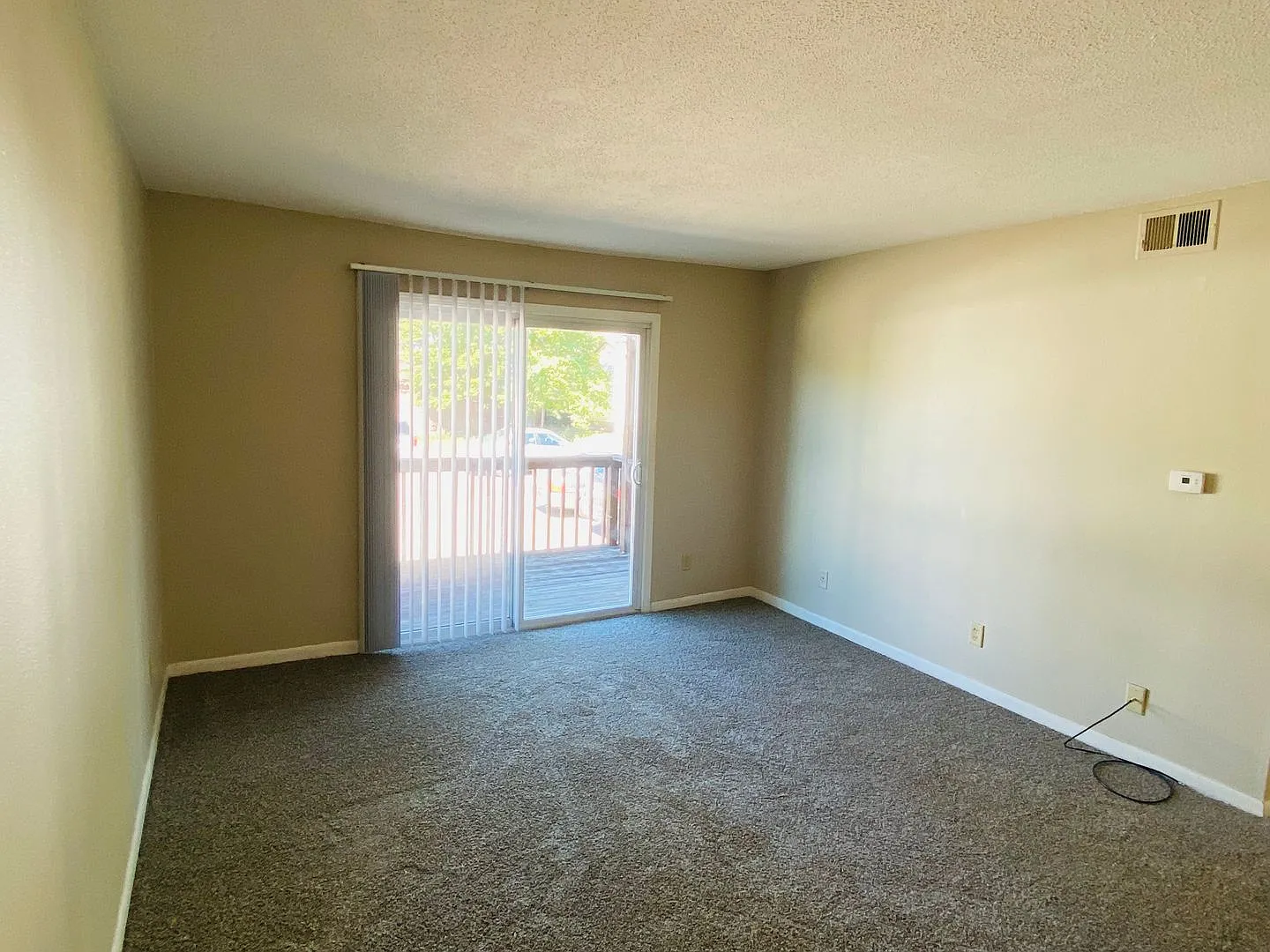1820 A Ave NE | A Avenue Apartments — Photo 2