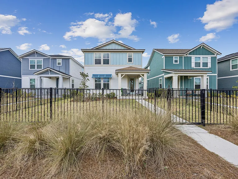 236 Hawthorn Park Cir — Photo 1