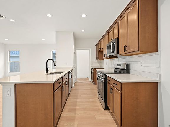 4th image of 28488 Middlebrook Way