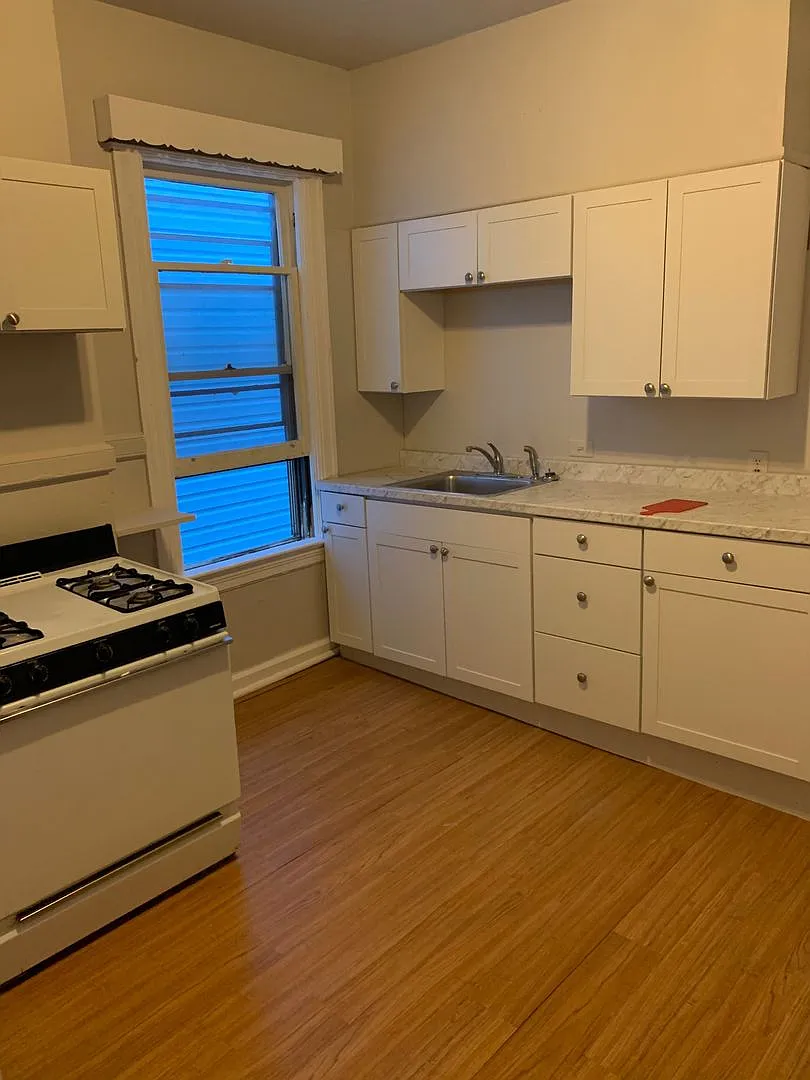 448 Yates Street — Photo 3