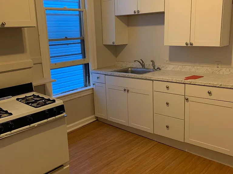 448 Yates St — Photo 3