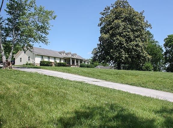 4th image of 4725 Columbia Park