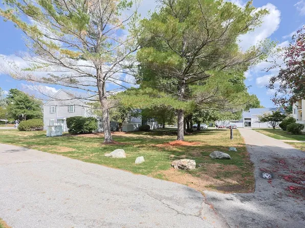 10 Village Green Ln APT 13, Natick, MA 01760