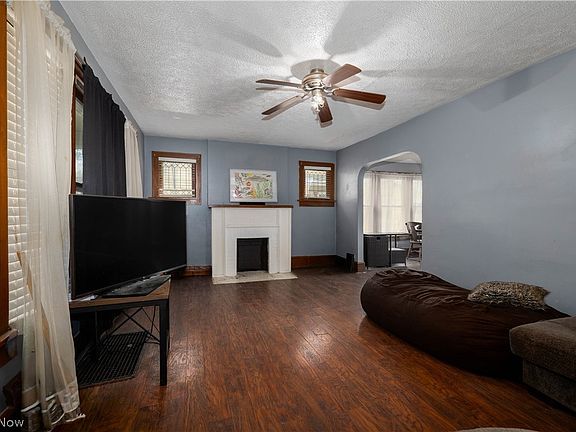 5th image of 2322 9th St NW