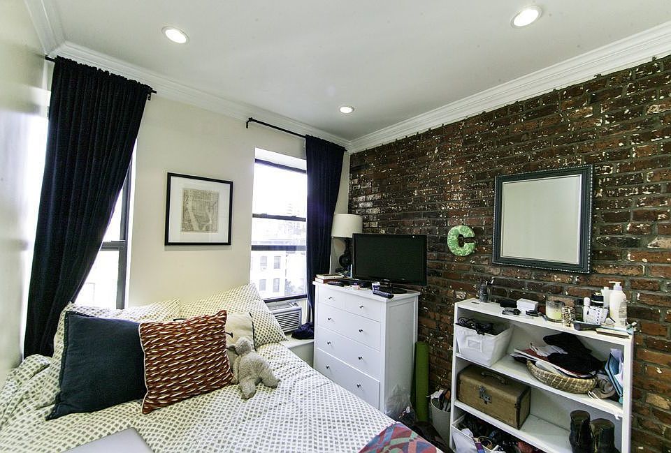 2nd image of 113 Mulberry St APT 1