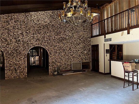 4th image of 4809 Chateau Dr