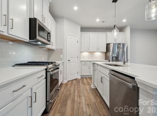3021 Shaver Ridge Ln, Charlotte, NC 28215