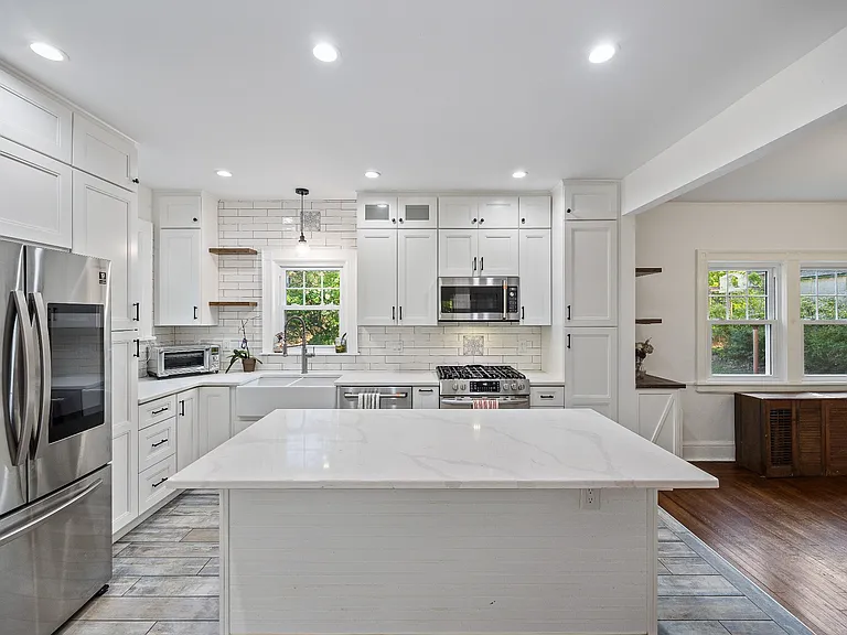 84 Harvard Dr — Photo 2