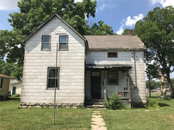 639 S 4th St, Breese, IL 62230