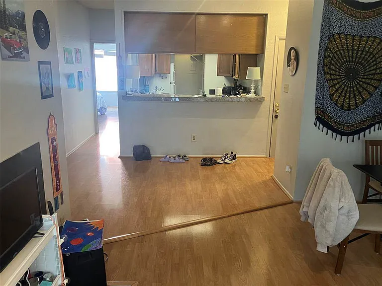 806 W 24th St #202 — Photo 3