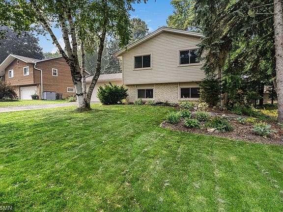 3rd image of 10581 Lake Fall Dr