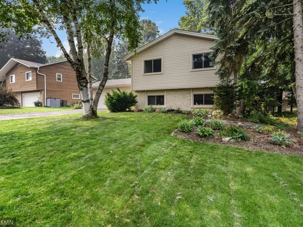 10581 Lake Fall Dr, Eden Prairie, MN 55347