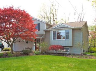 5 Penhurst Rd, Rochester, NY 14610