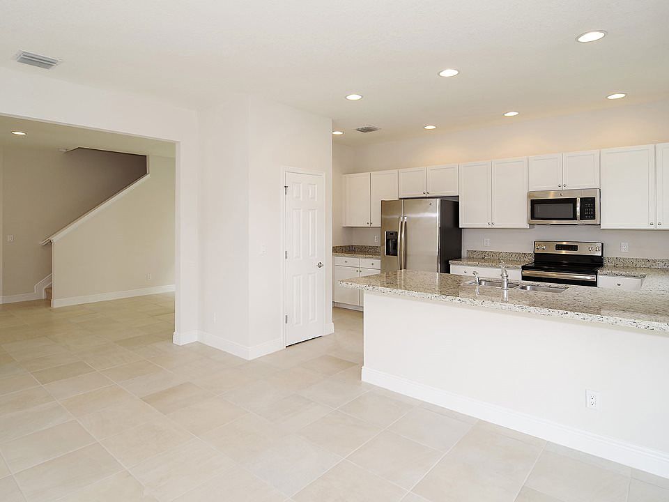 1st image of 754 NW Leonardo Cir