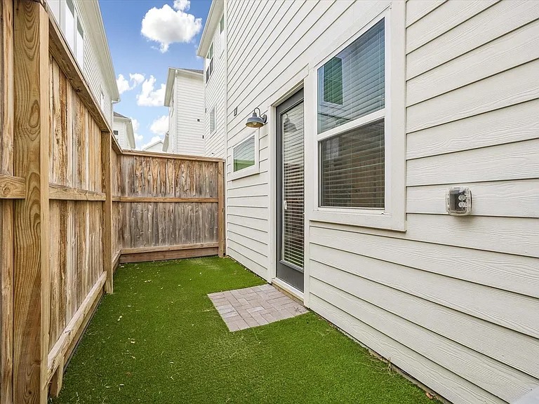 803 Sienna Palm Ln — Photo 21