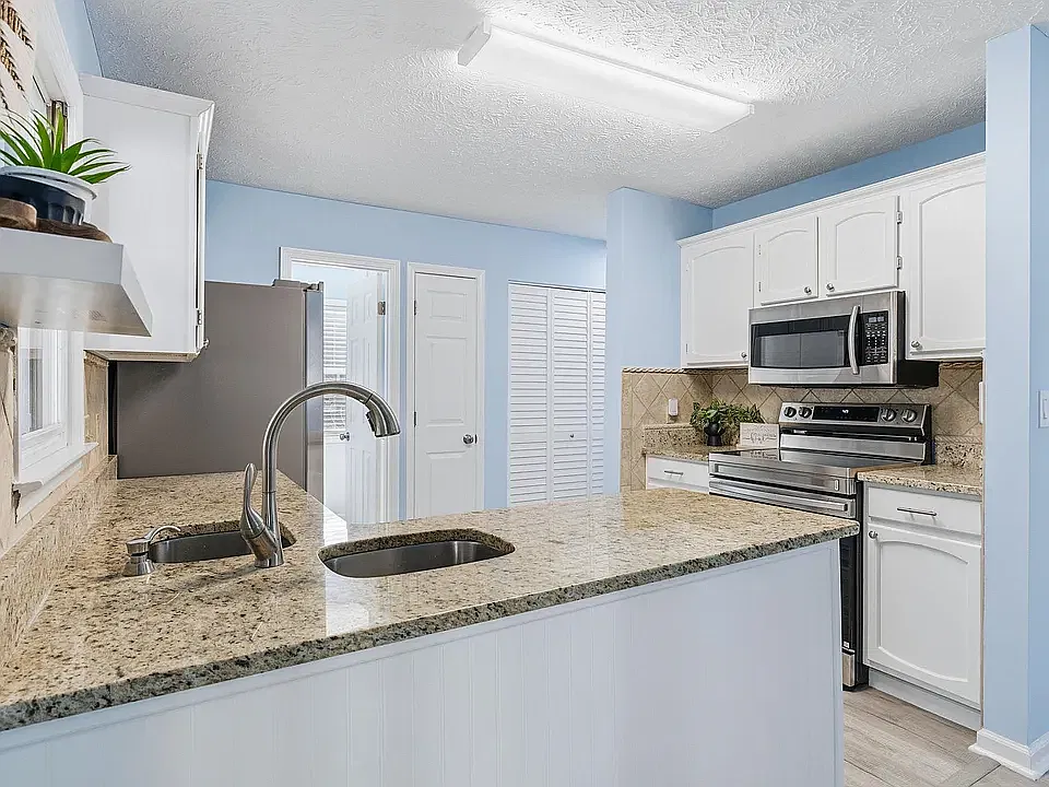 3 bed, 2000 sqft, $2,200 — Photo 3