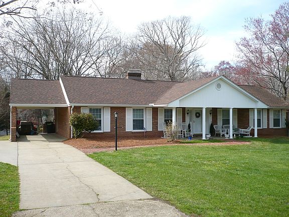3rd image of 542 Jefferson Dr
