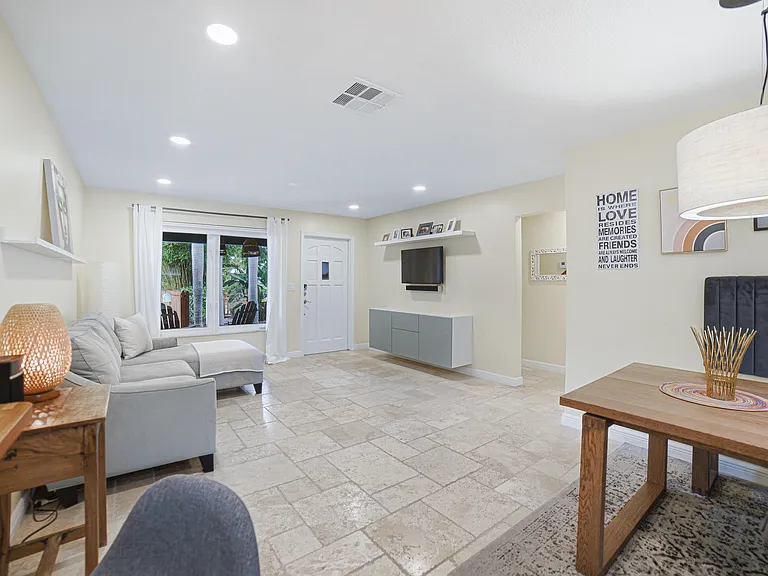 721 N Lakeside Dr — Photo 18