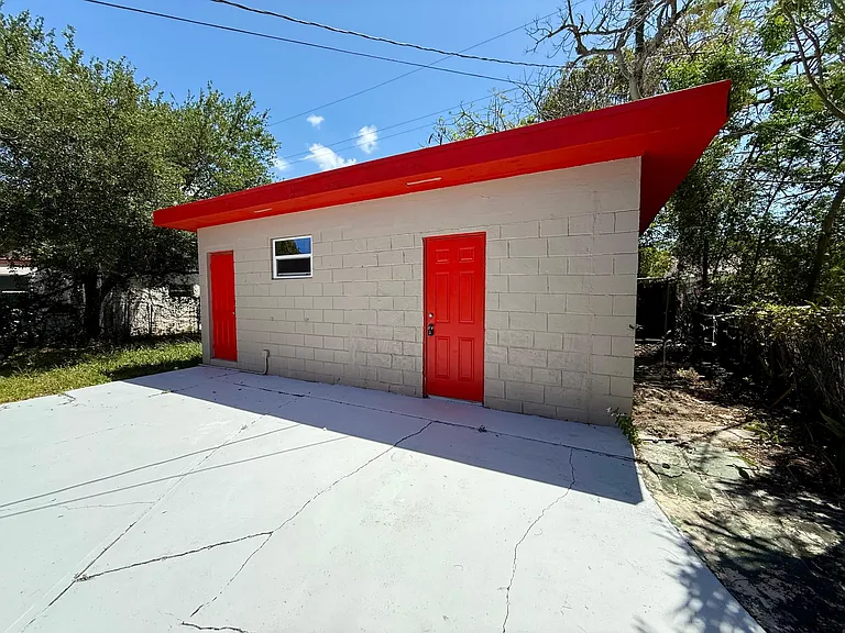 926 33rd St — Photo 7